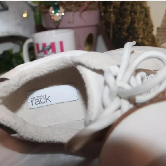 Nordstrom Women's White and Cream Sneakers - Picture 4 of 8